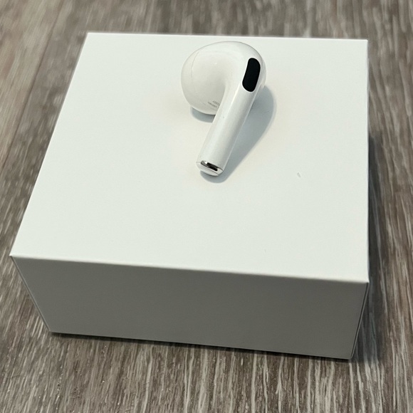 Left Apple Airpod Replacement - Picture 3 of 4